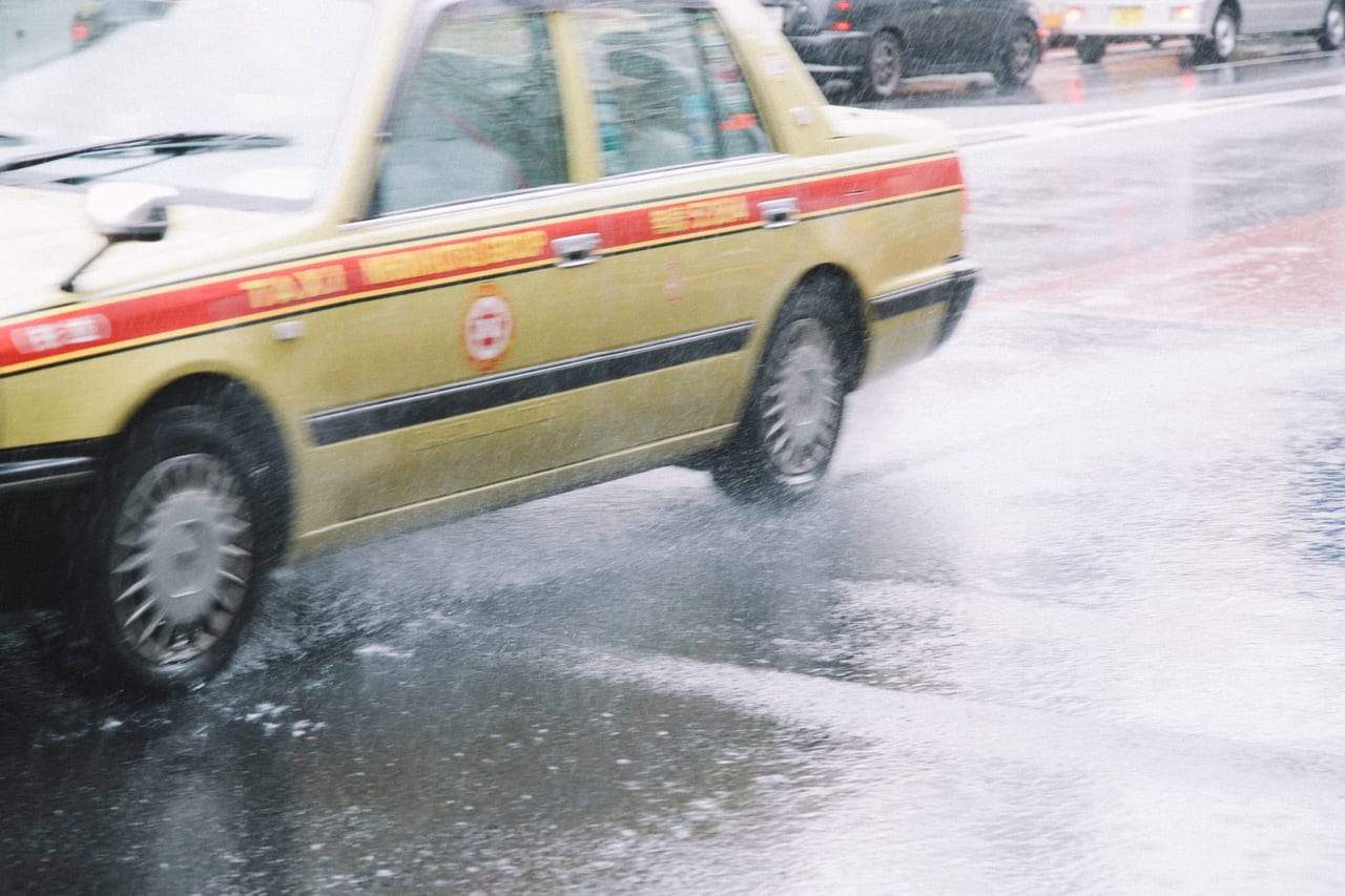 雨の日のタクシー