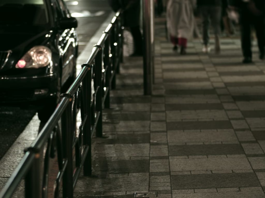 夜のガードレール